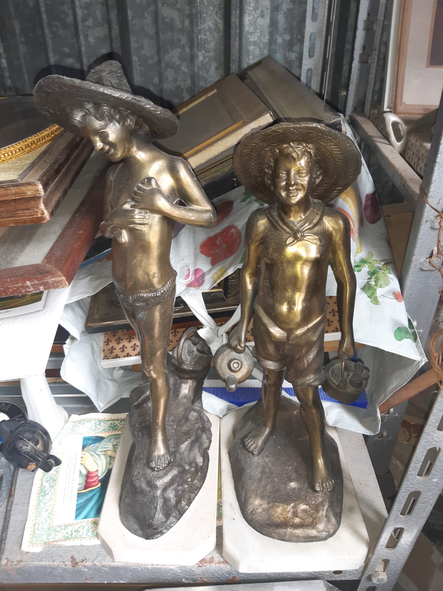 Paire de statues décoratives